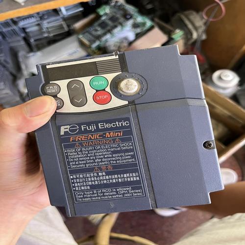 富士变频器C2S系列0.75kW/1.5kW 380V技术详解与选型指南